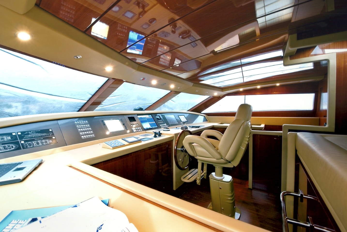 San Lorenzo Yacht GPS -  Helm.jpg