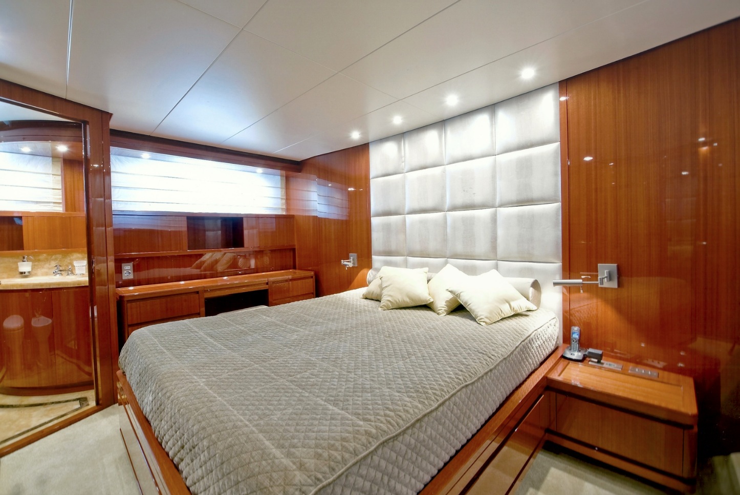 San Lorenzo Yacht GPS -  VIP Cabin.jpg
