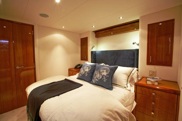 Show Boat -   Guest Stateroom.jpg