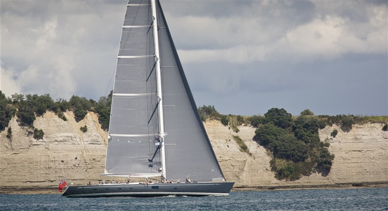 Silvertip superyacht - Photo by Dubois.jpg