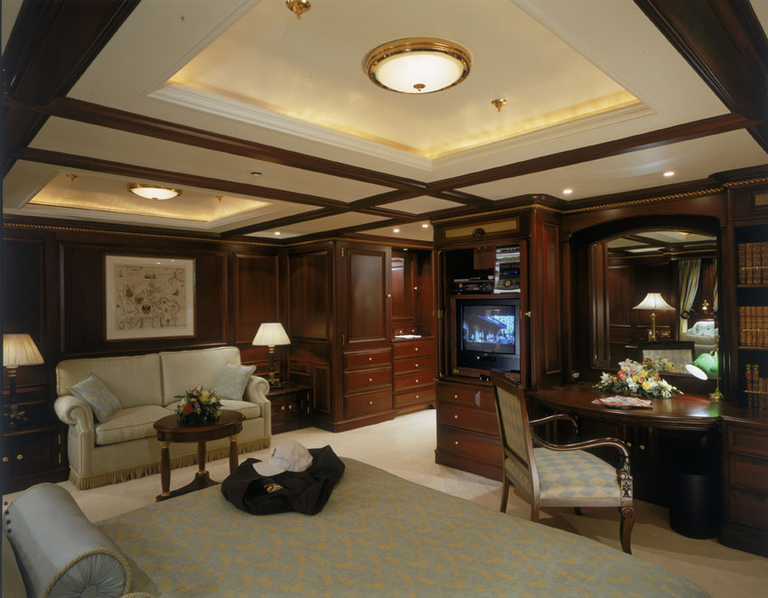 Suite on board Benetti Yacht REVERIE.jpg
