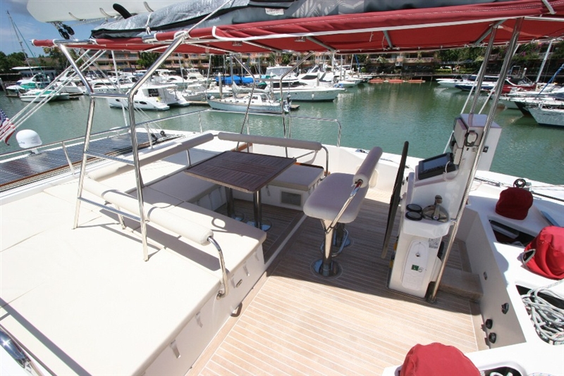 Sunreef 62 BLAZE II  -  Flybridge.jpg