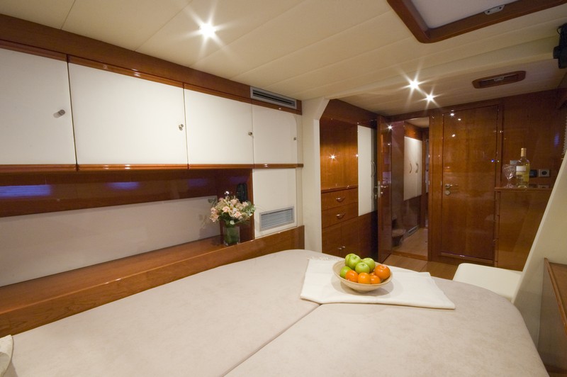 Sunreef 62 BLAZE II  -  Guest Cabin 3.jpg