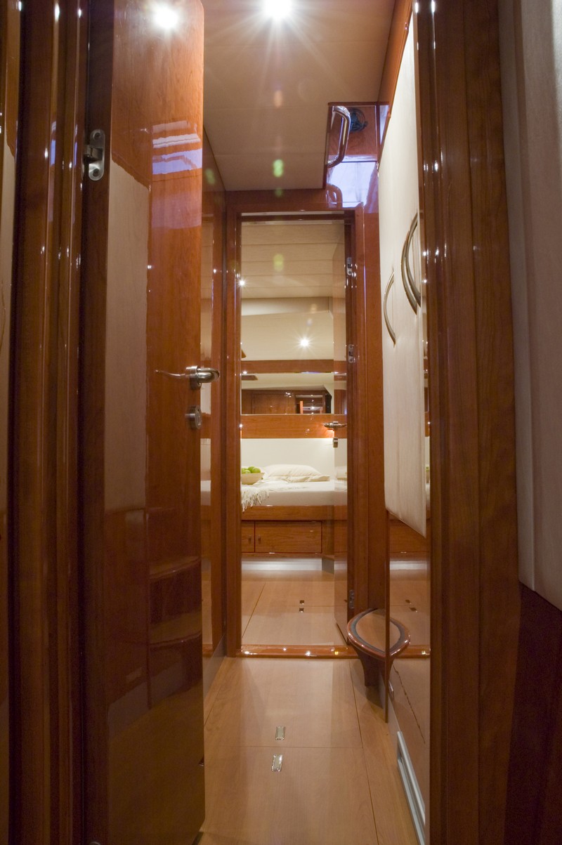 Sunreef 62 BLAZE II  -  Hallway.jpg