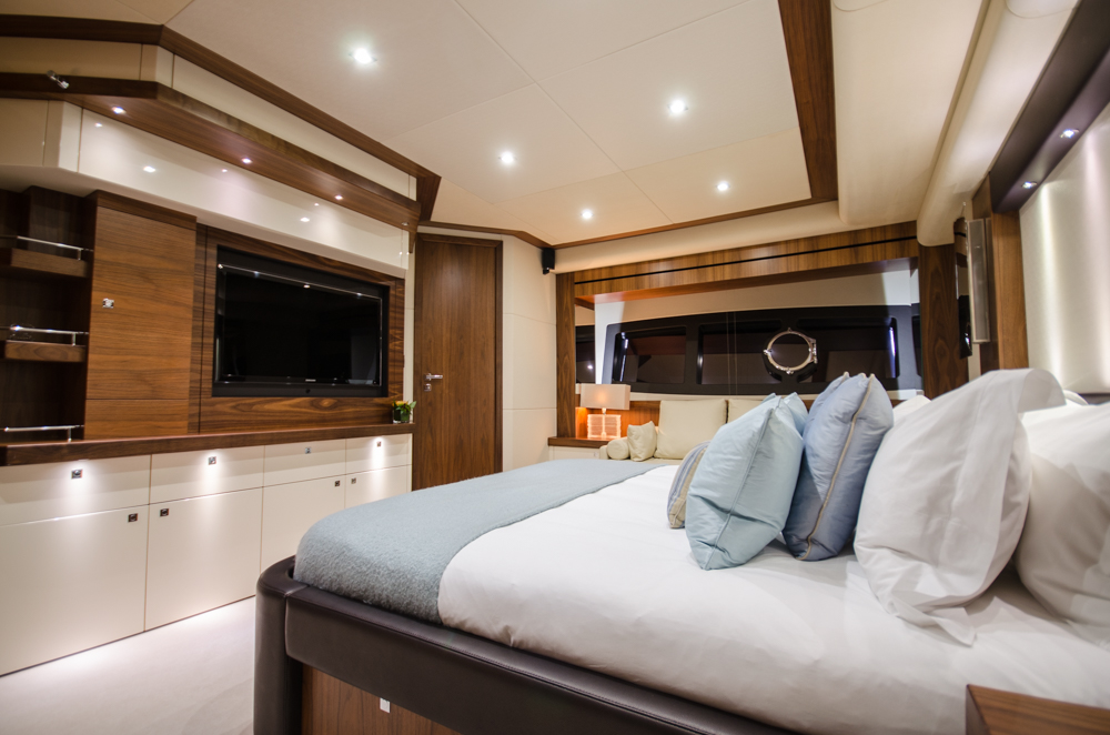 Sunseeker OASIS - Master cabin.jpg