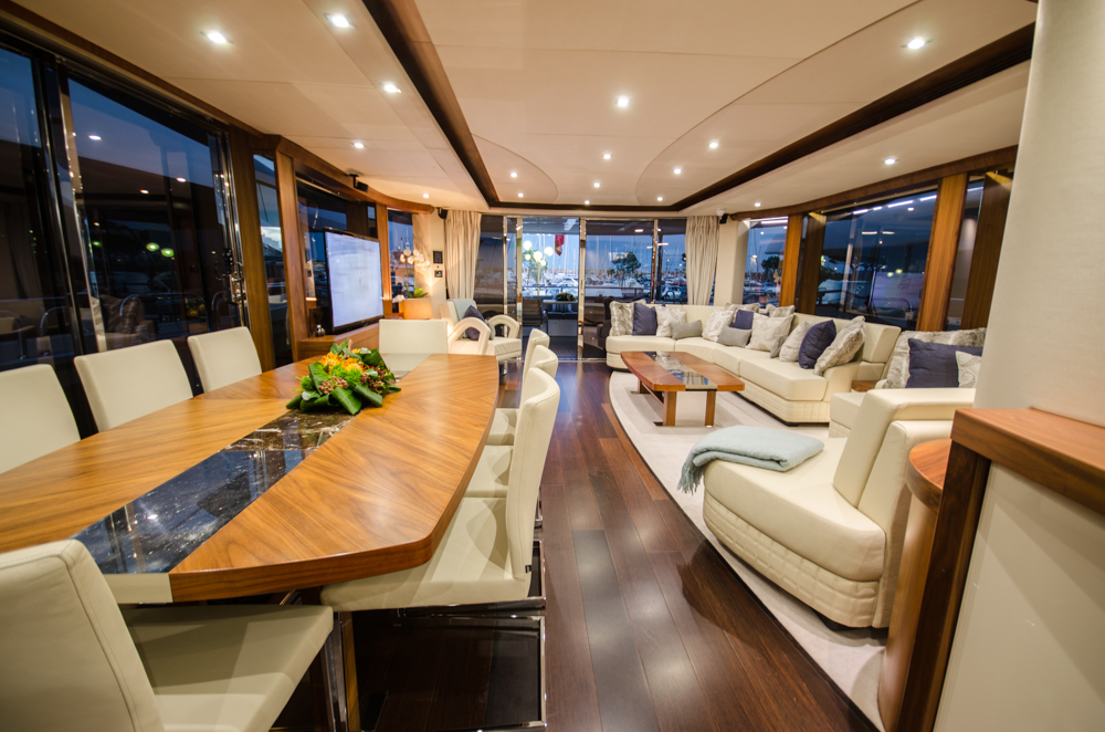 Sunseeker OASIS - Salon view aft.jpg