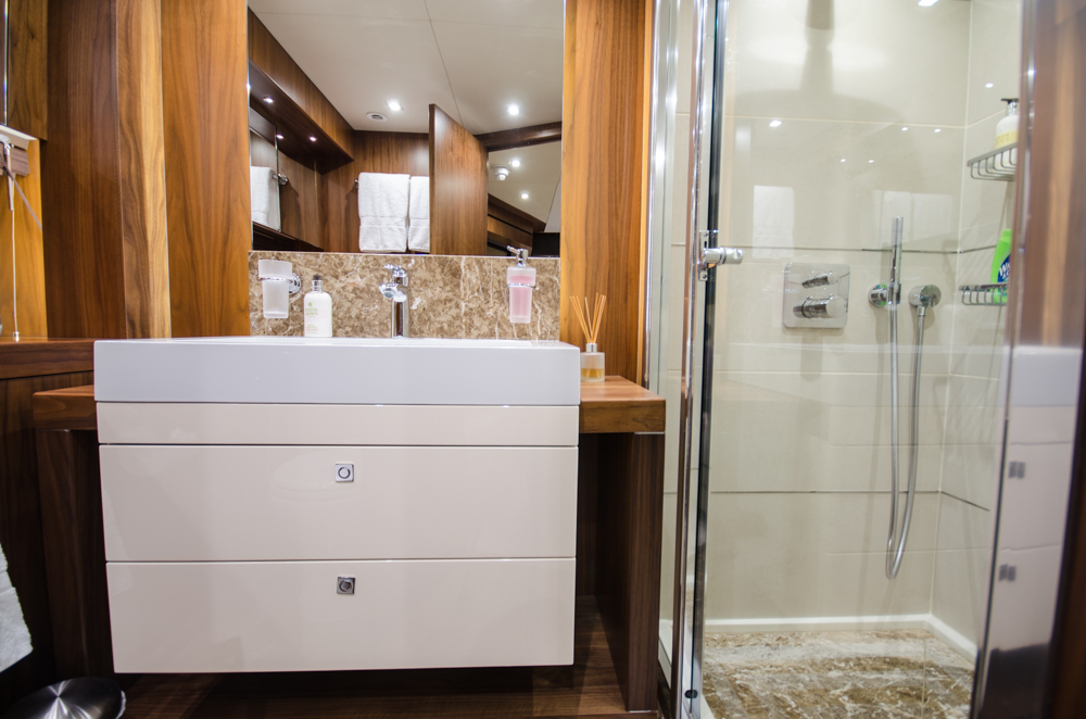 Sunseeker OASIS - VIP ensuite.jpg