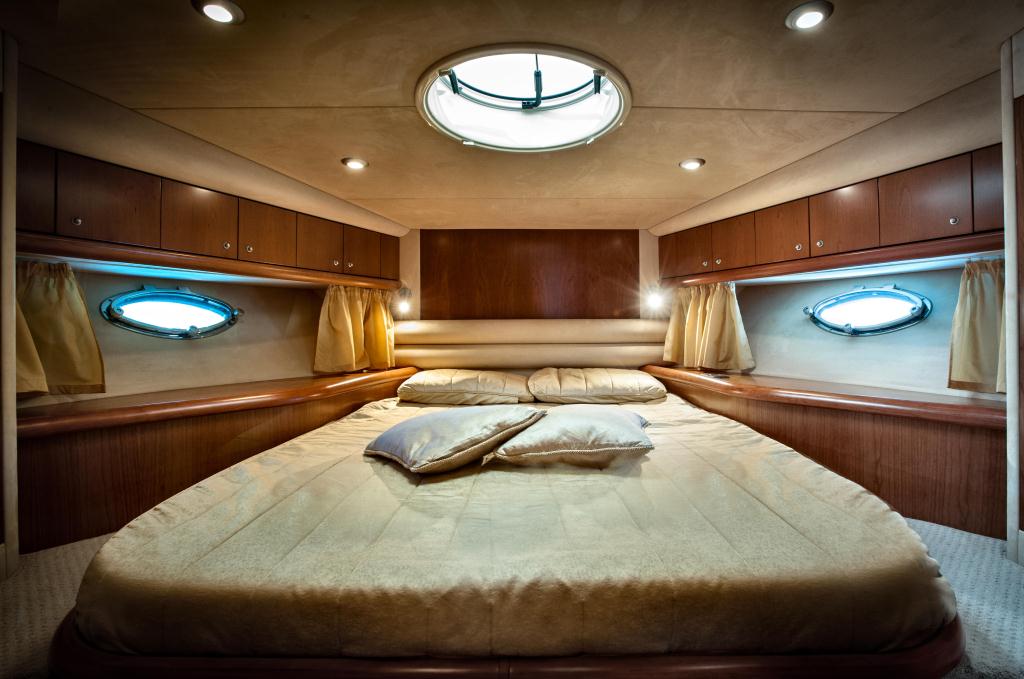Sunseeker Predator 61 LEO -  VIP Cabin.jpg