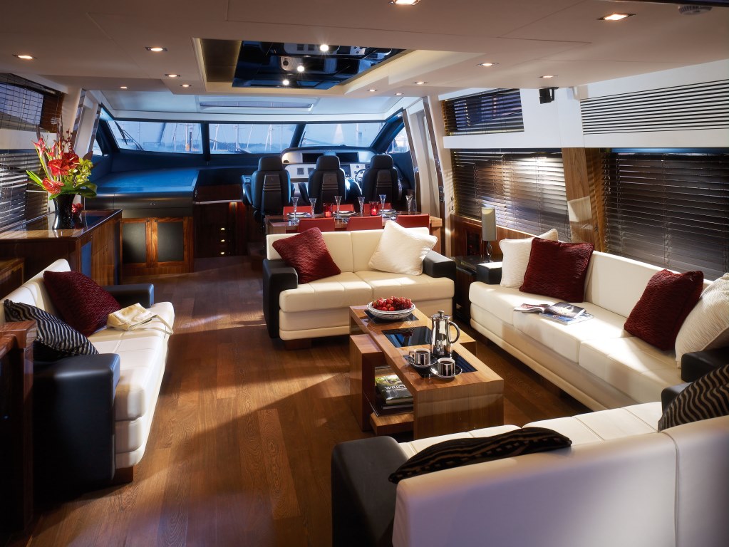 Sunseeker Predator 84 ALVIUM - Salon.jpg