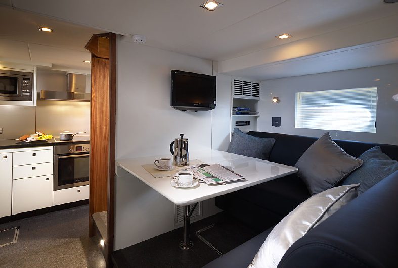Sunseeker Predator 92 Sport - Crew Mess.png