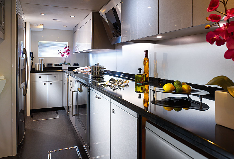 Sunseeker Predator 92 Sport - Galley.png