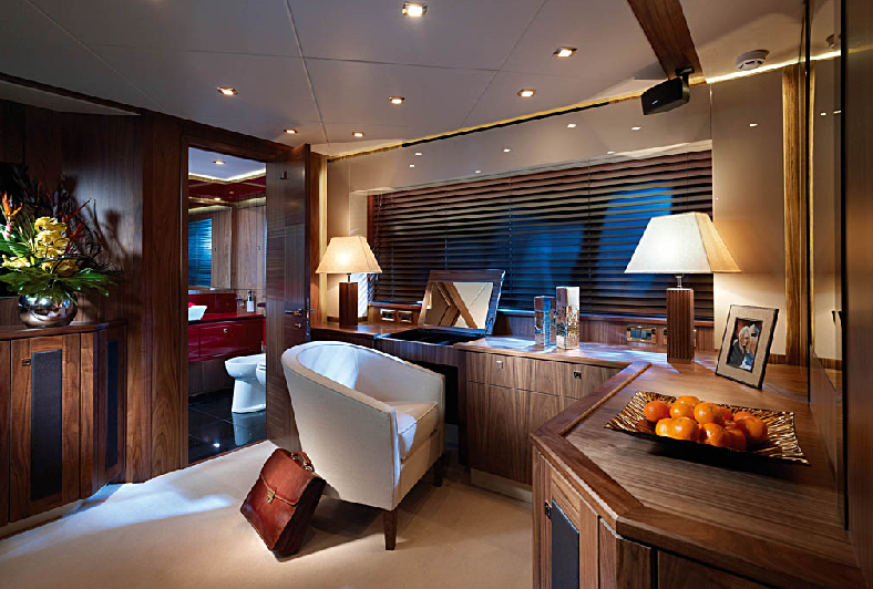 Sunseeker Predator 92 Sport - Owners Stateroom -.png