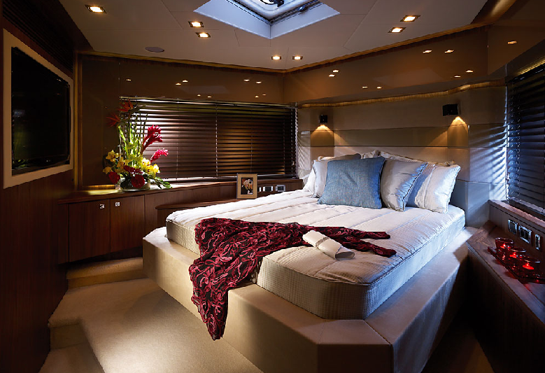 Sunseeker Predator 92 Sport Double Guest Cabin.png