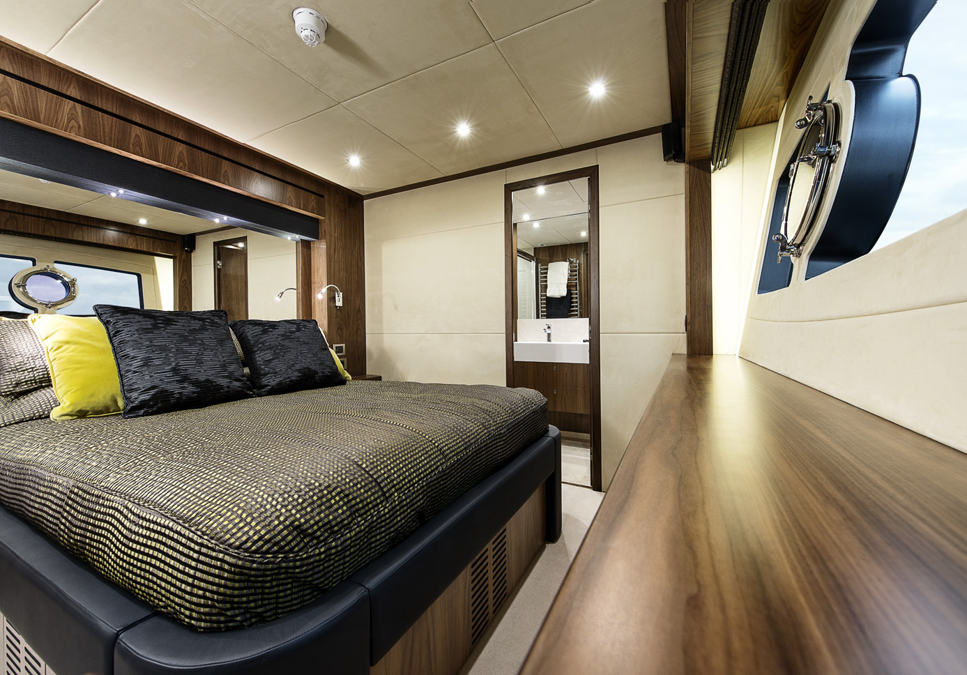 Sunseeker TWENTY EIGHT - Guest cabin.jpg