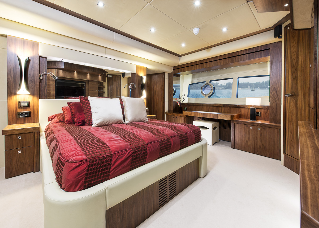 Sunseeker TWENTY EIGHT - Master stateroom.jpg