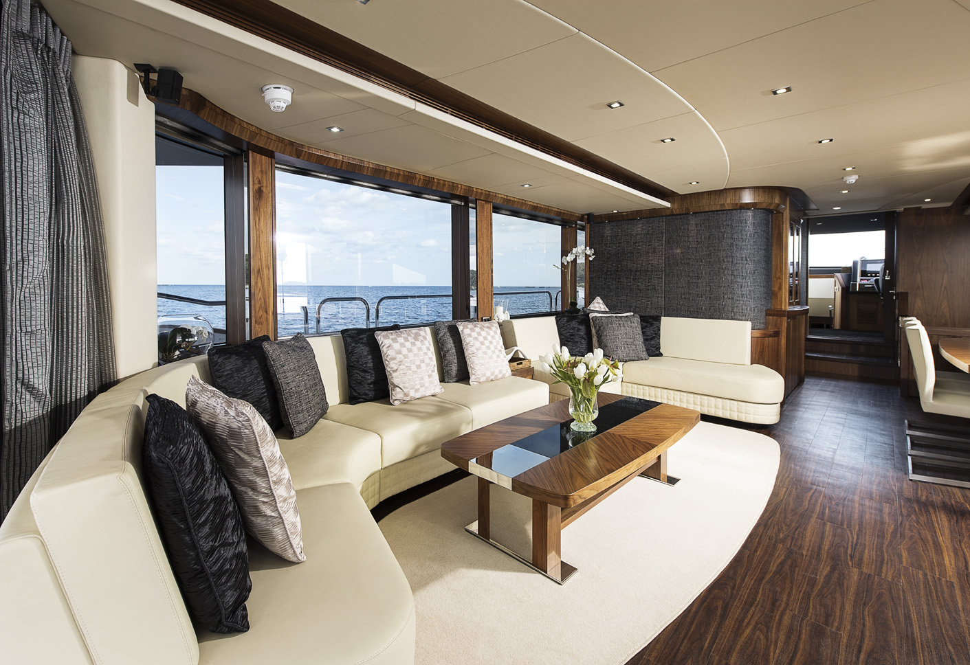 Sunseeker TWENTY EIGHT - Salon.jpg