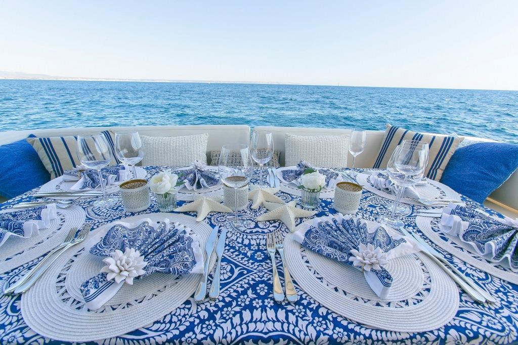 Sunseeker yacht 73M - Dining table scape.jpg