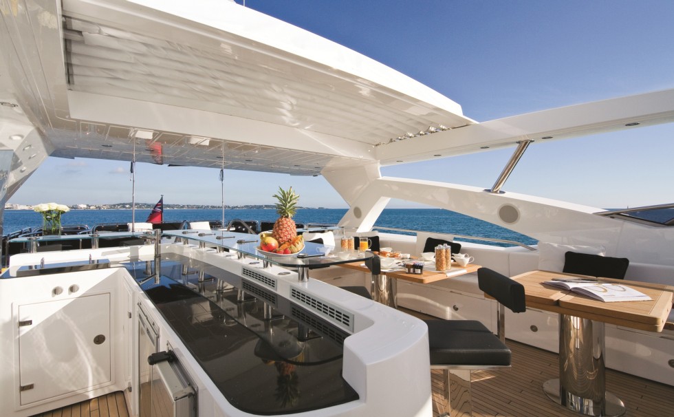 Sunskeeker Black and White - Sundeck bar.jpg