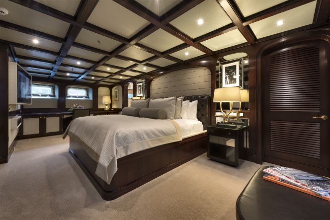Super yacht THE WELLESLEY - VIP cabin.jpg