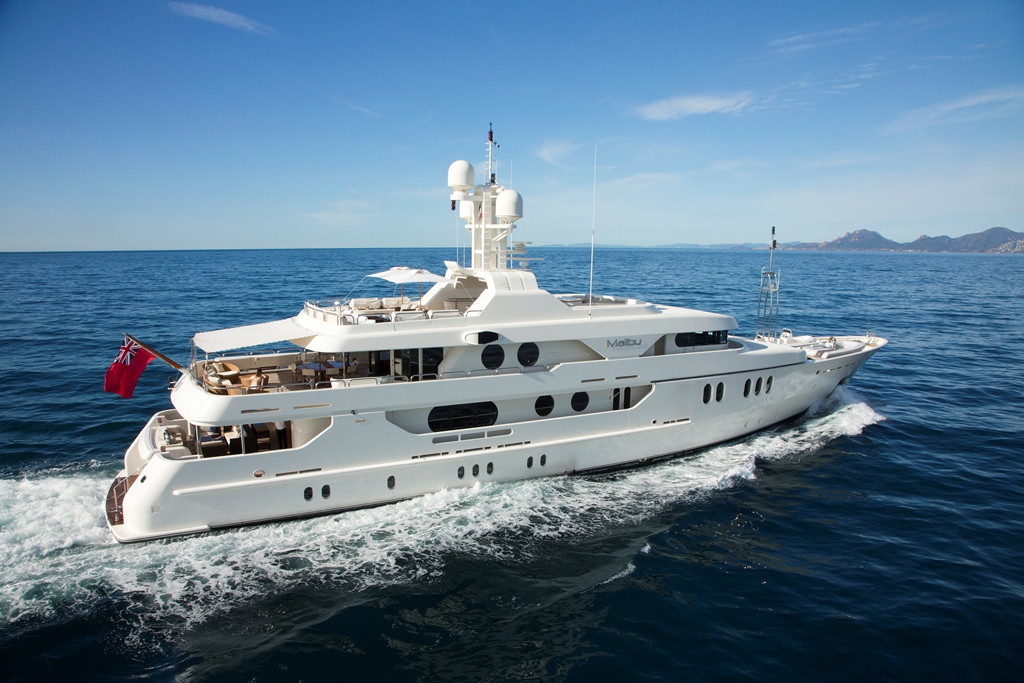 Superyacht MALIBU - Running Shot.jpg