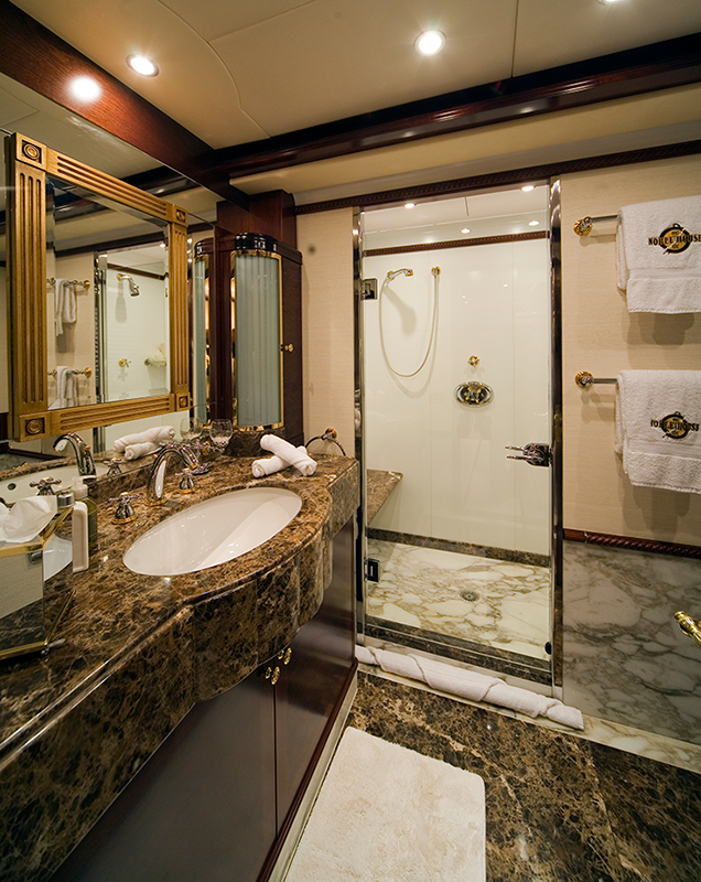 Superyacht NOBLE HOUSE -  Bathroom.jpg