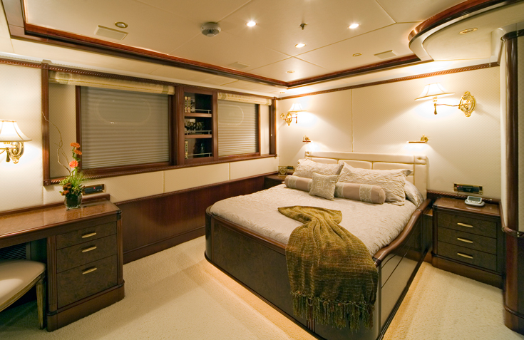 Superyacht NOBLE HOUSE -  Queen Cabin.jpg
