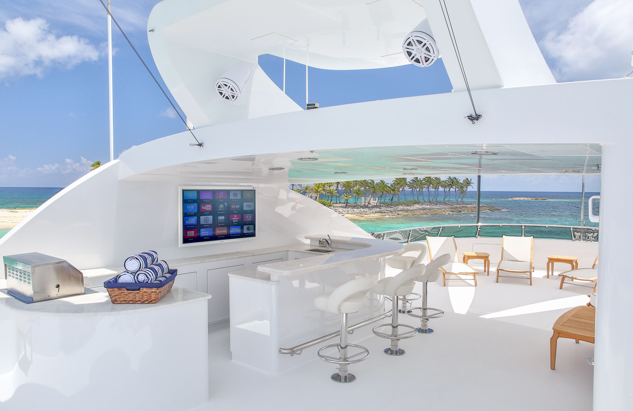 Superyacht REBEL - Sundeck wet bar.jpg