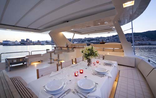 TARTARUGA - Sundeck dining.jpg