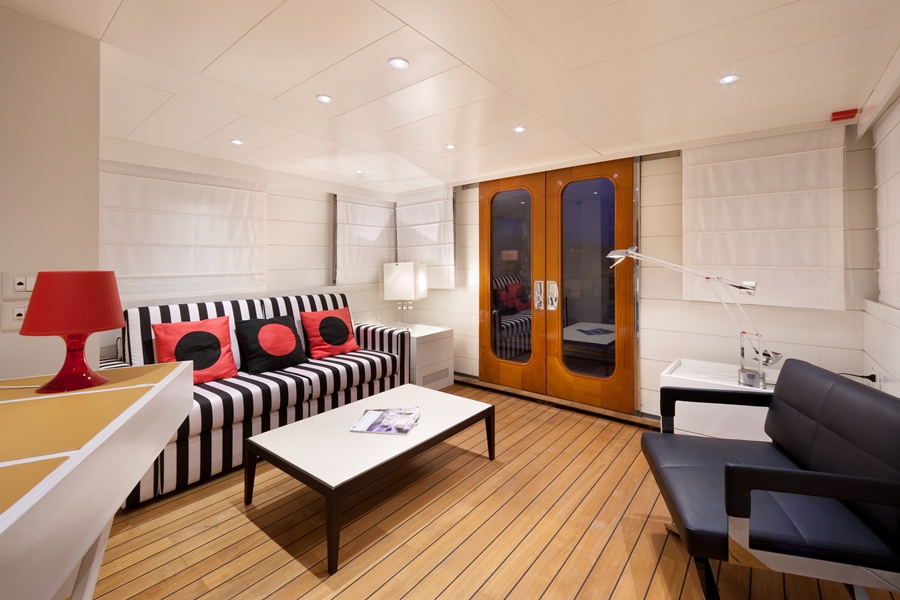 TUG VERVECE -  Upper lounge.jpg