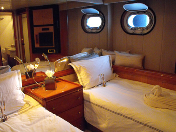 Takapuna - Guest Cabin as Twins.jpg