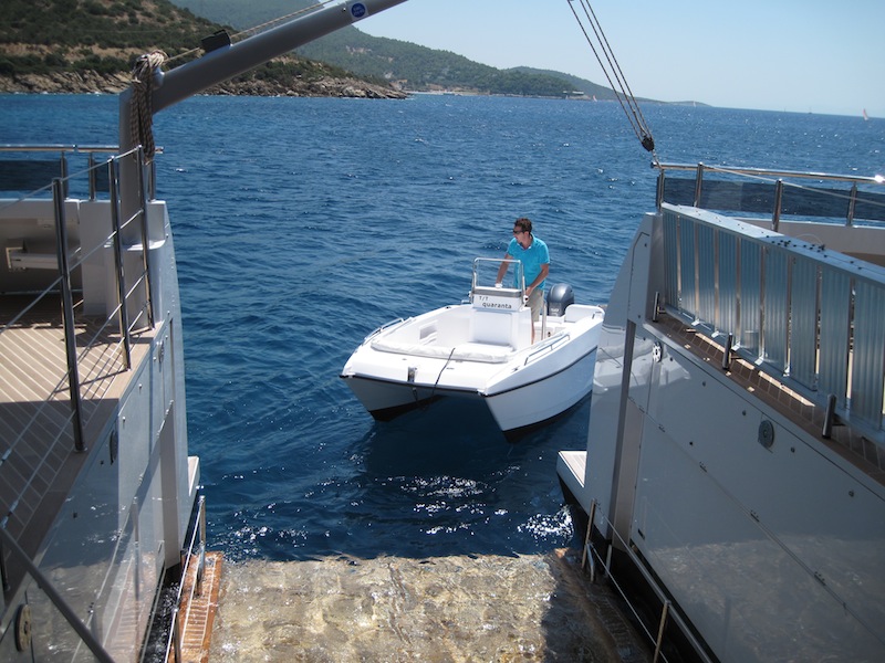 Tender lift platform - Motor Yacht QUARANTA.jpeg
