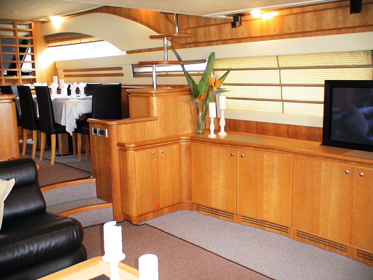 The Yacht SEA STREAM Salon.JPG