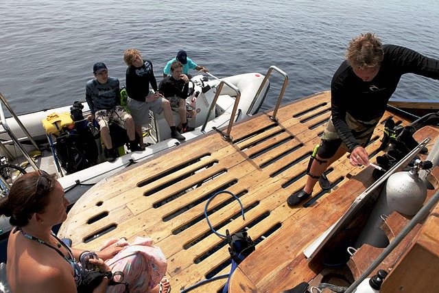 Tiger Blue - briefing on the dive deck.jpg