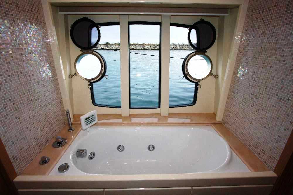 Tugarka -  Jaccuzi in Master bath.jpg