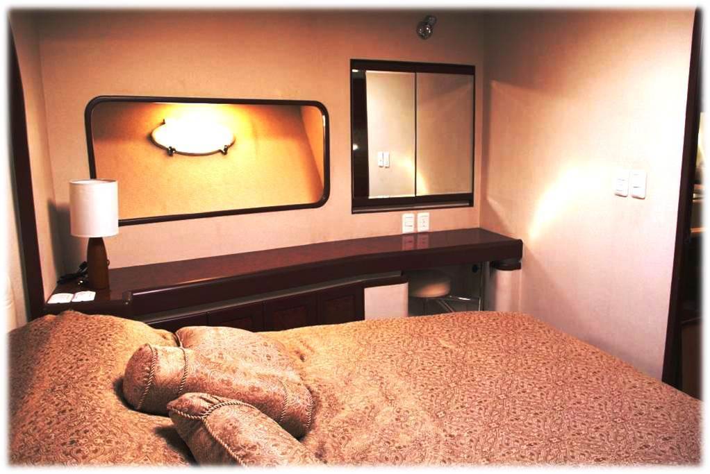 VIA MARE -  Guest Cabin..jpg