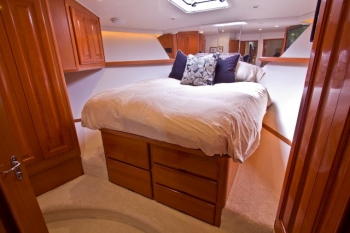 VIKING 72 CARY ON -  VIP Cabin.jpg