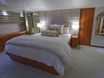 VIP Cabin aboard superyacht Sea Bear.jpg