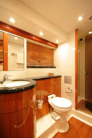 VOGUE OF BEAULIEU -  Bathroom.jpg