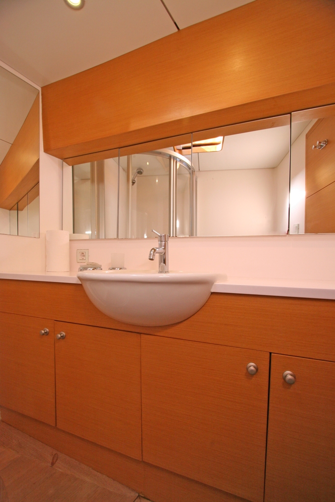 VONGOLE - Ensuite.jpg