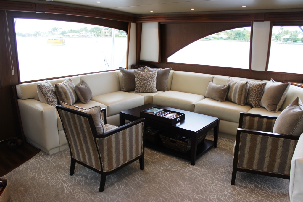 Viking motor yacht MUSTANG SALLY - Salon.jpg