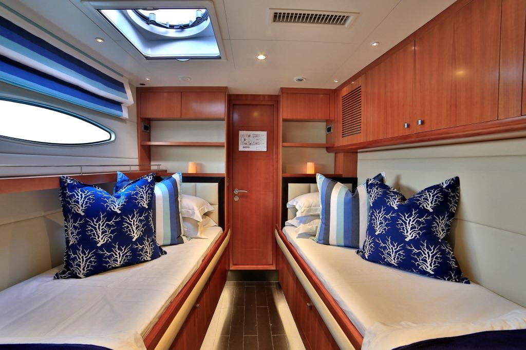 Worlds End - Twin cabin.jpg
