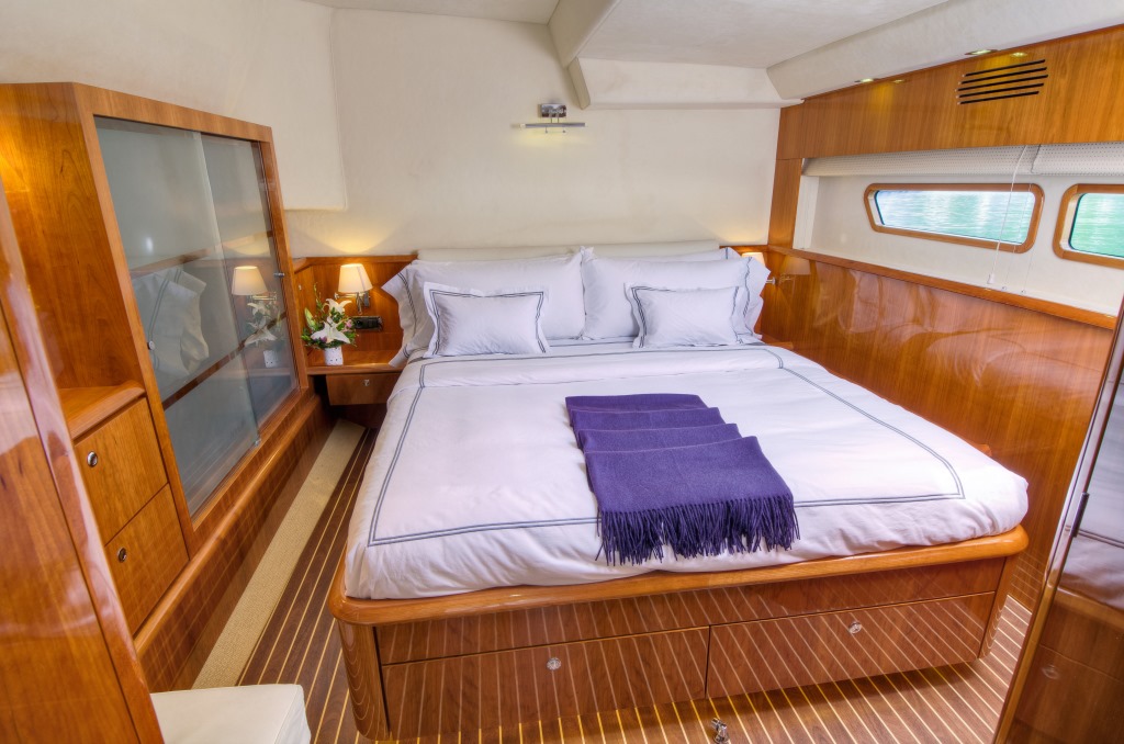 XENIA 74 - Guest cabin.jpg