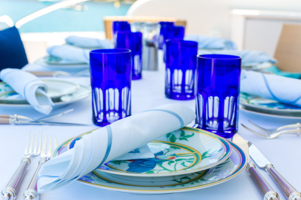 Yacht  KIDI ONE - Table scape.jpg