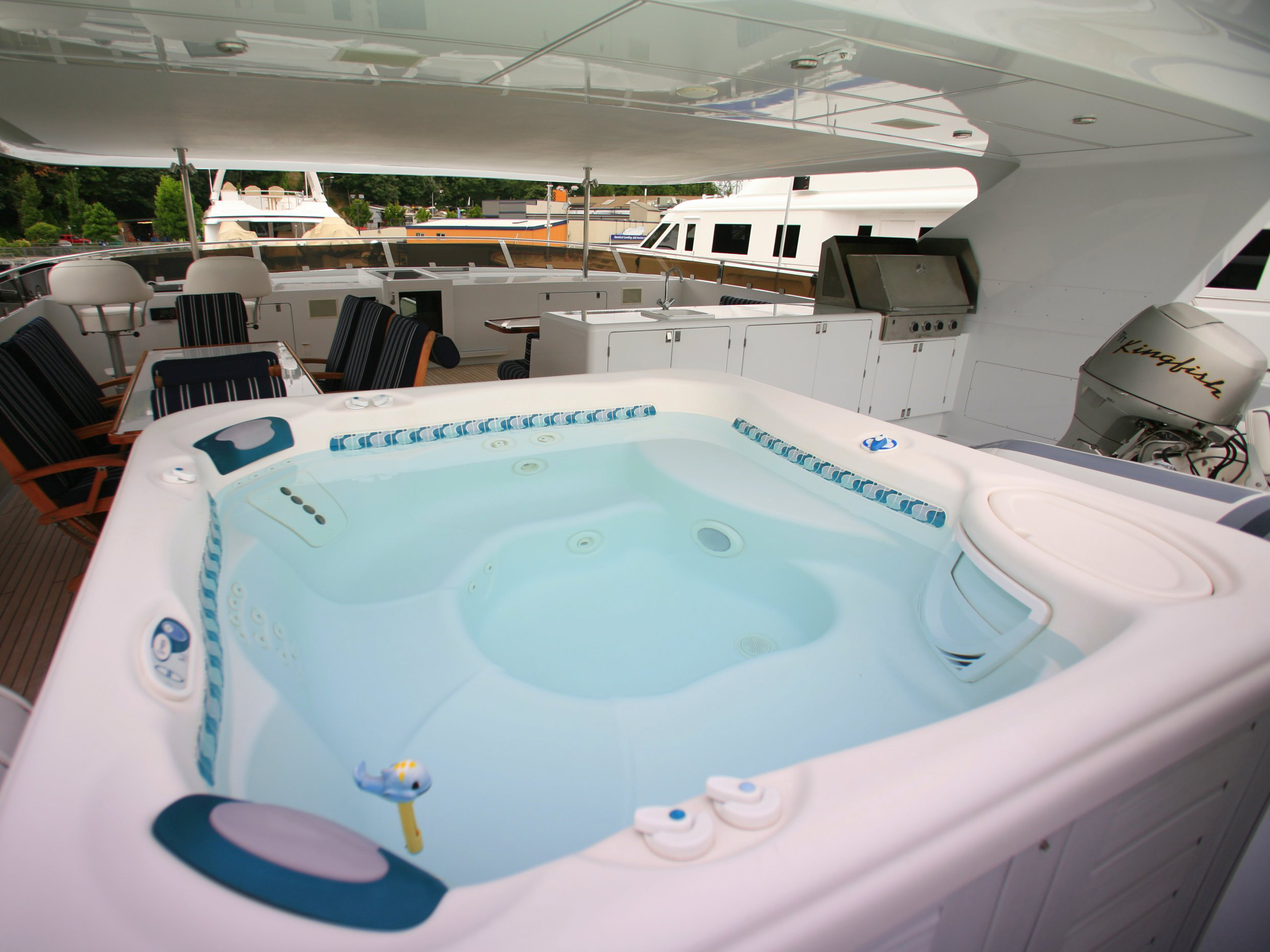 Yacht  REFLECTIONS - Jacuzzi on sundeck.jpg