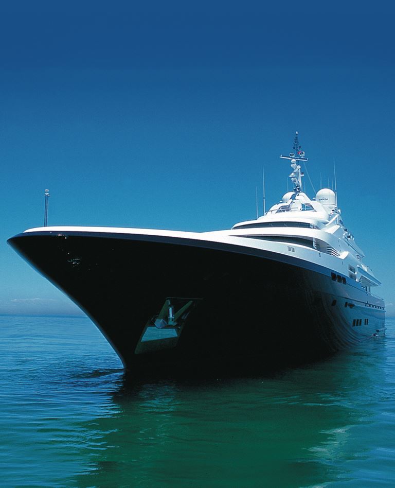 Yacht ALASKA -  Close up.jpg