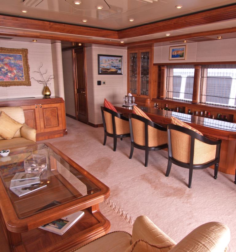 Yacht ALASKA -  Skylounge 2.jpg