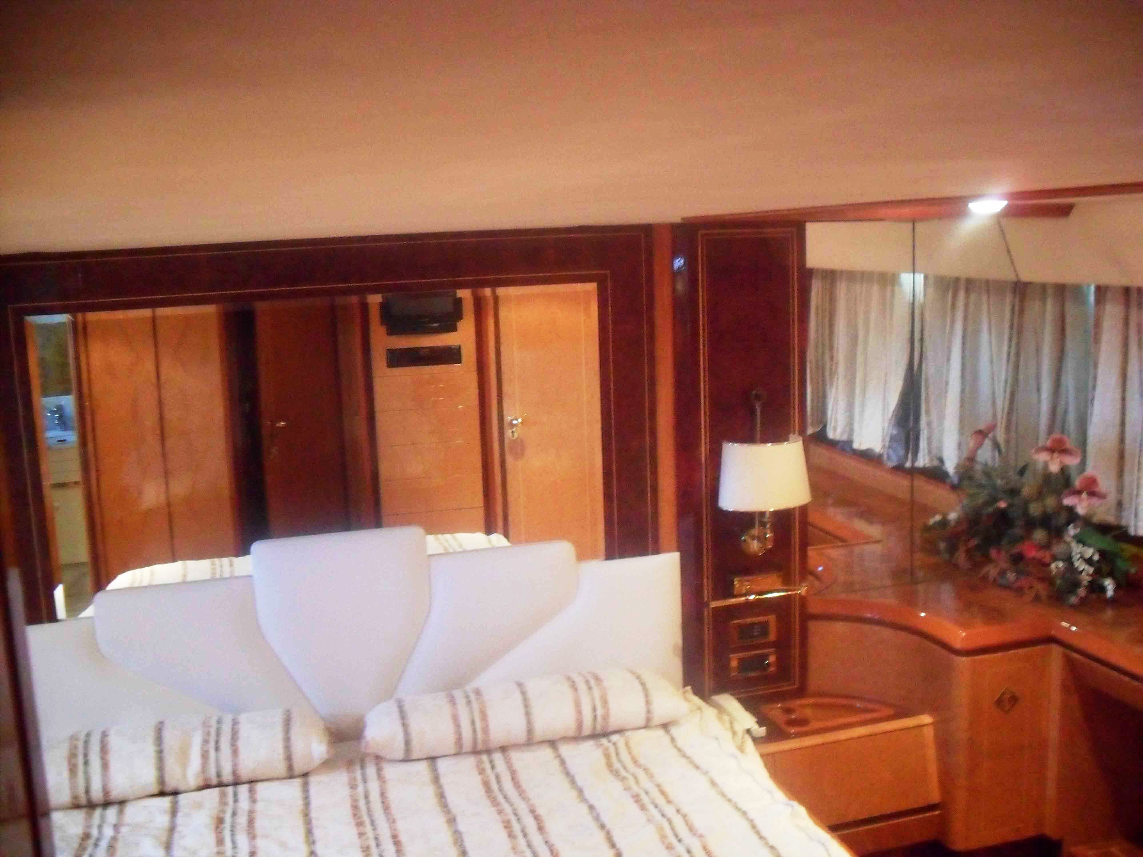 Yacht ALBATROSUN -  Guest Cabin.jpg
