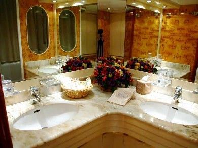 Yacht ALBATROSUN -  Guest Ensuite.jpg
