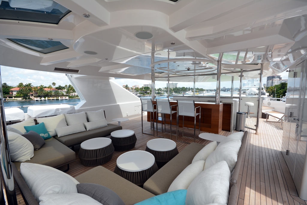 Yacht AQUAVITA - Sundeck.jpg