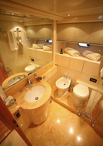Yacht ASPRA 38 -  Guest Ensuite.jpg